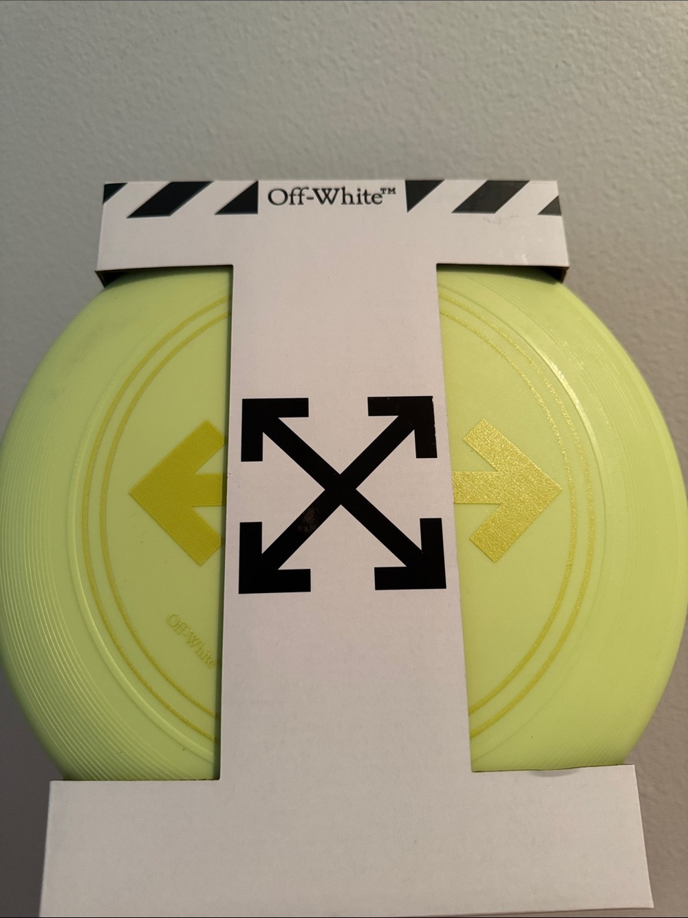 Off-White Neon Yellow Arrow Disc Accent